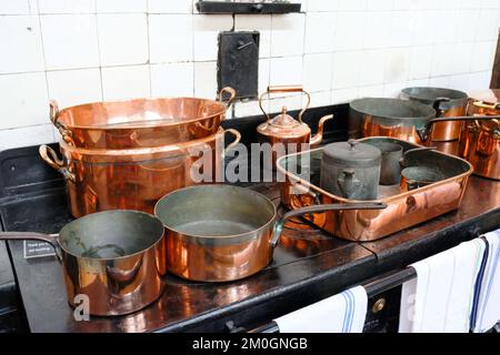 Casseroles et poêles en cuivre à l'ancienne - John Gollop Banque D'Images