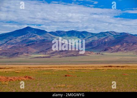 Paysage tibétain ouvert le long de la route de Gerze à Tsochen, Tibet occidental, Asie Banque D'Images