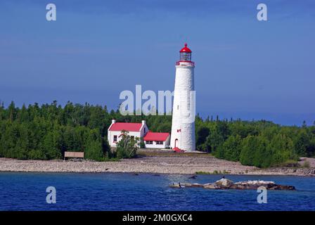 Phare blanc sur la péninsule Bruce, Île Manatoulin, Ontario, Canada, Amérique du Nord Banque D'Images