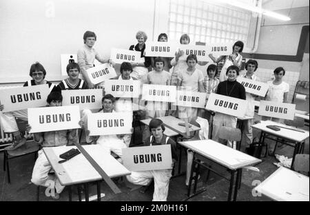 La formation des apprentis (Azubis) au Centre de formation professionnelle (BBZ) à Arnsberg le 19.06.1979, Allemagne, Europe Banque D'Images
