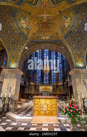 Splendide intérieur dans le site classé au patrimoine mondial de l'UNESCO la cathédrale d'Aix-la-Chapelle, Aix-la-Chapelle, Allemagne, Europe Banque D'Images