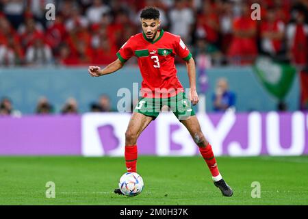 AL RAYYAN, QATAR - DÉCEMBRE 6 : Noussair Mazraoui, du Maroc, en action pendant la série de 16 - coupe du monde de la FIFA, Qatar 2022 match entre le Maroc et l'Espagne au stade de la ville d'éducation sur 6 décembre 2022 à Al Rayyan, Qatar (photo de Pablo Morano/BSR Agency) Banque D'Images