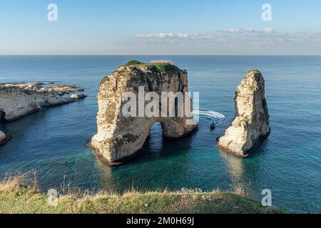 Pigeon rochers à Beyrouth, Liban, mer Méditerranée Banque D'Images