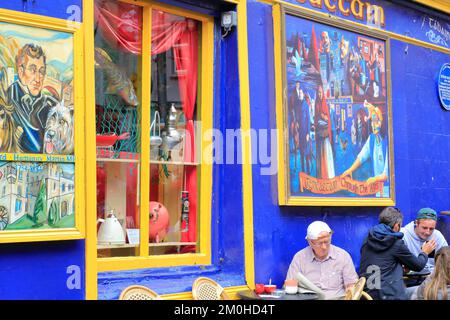 Irlande, province du Connacht, Galway, quartier latin, Quay Street, La terrasse du pub Sehan UA Neachtain a ouvert ses portes en 1894 Banque D'Images