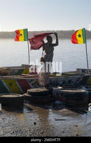 Sénégal, quartier de Dakar, lac rose, bateaux de pêche au sel Banque D'Images