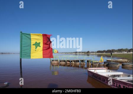 Sénégal, quartier de Dakar, lac rose, bateaux de pêche au sel Banque D'Images