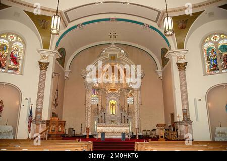 Magnifique sanctuaire de la basilique Saint-Laurent Église catholique Stanislaus construite en 1894 dans le style de la cathédrale polonaise à Winona, Minnesota, États-Unis Banque D'Images