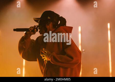 Milan, Italie. 05th décembre 2022. Little Simz sur scène pendant Little Simz - 2022 Live Tour Italie, concert de musique à Milan, Italie, 05 décembre 2022 crédit: Agence de photo indépendante/Alamy Live News Banque D'Images