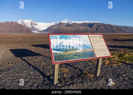 Islande, région des Asturies, Hornafj?r?ur, vue de la route nationale 1 sur le sommet enneigé de Hvannadalshnj?kur (2110 m), le point le plus élevé d'Islande Banque D'Images