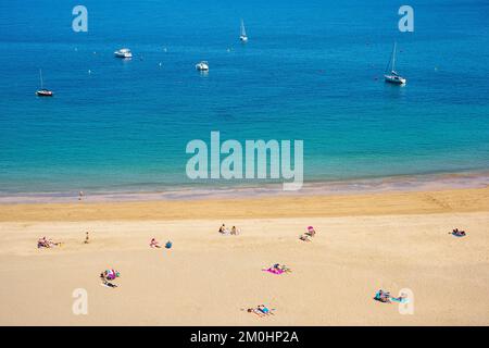 Espagne, province de Gipuzkoa, Getaria, scène sur le Camino del Norte, route de pèlerinage espagnol à Saint-Jacques-de-Compostelle, site classé au patrimoine mondial de l'UNESCO, la plage de Malkorbe Banque D'Images