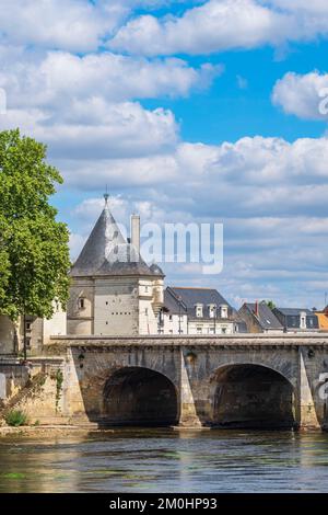 France, Vienne, Chatellerault, étape sur la via Turonensis ou la voie de Tours, l'une des voies principales vers Saint-Jacques-de-Compostelle, pont Henri-IV sur la Vienne, achevé en 1609 Banque D'Images