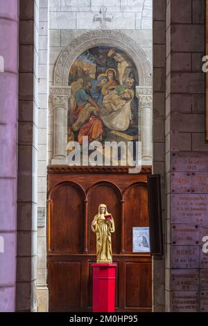 France, Vienne, Chatellerault, scène sur la via Turonensis ou Tours Way, l'une des voies principales vers Saint Jacques de Compostelle, église Saint-Jacques Banque D'Images