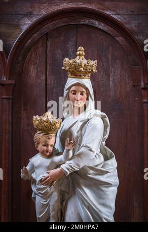 France, Vienne, Chatellerault, scène sur la via Turonensis ou Tours Way, l'une des voies principales vers Saint Jacques de Compostelle, église Saint-Jacques Banque D'Images