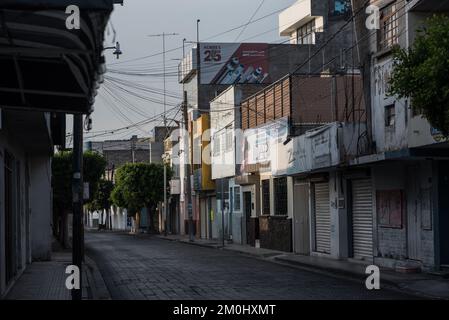 Rue à Tehuacan, au Mexique, prise tôt le matin Banque D'Images