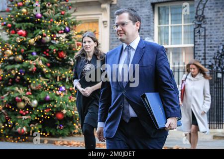 Londres, Royaume-Uni. 06th décembre 2022. Michelle Donelan, Robert Jenick, Michelle Keegan sortie numéro 10. Les ministres du gouvernement Sunak assistent aujourd'hui à la réunion hebdomadaire du Cabinet au 10 Downing Street à Westminster. Credit: Imagetraceur/Alamy Live News Banque D'Images