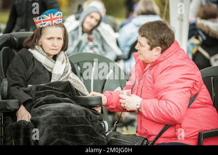 Les gens qui célèbrent la victoire à l'anniversaire de la Journée de l'Europe 70th Banque D'Images