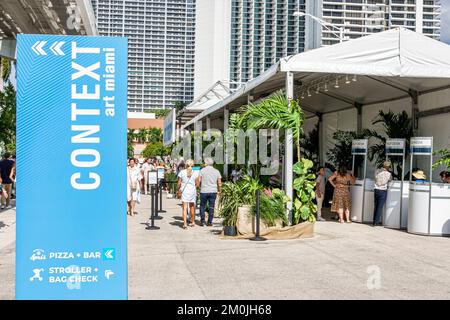 Miami Florida,Art Basel Art Miami contexte événement spectacle extérieur de l'entrée extérieure du bâtiment panneaux d'affichage information favorisant la promotion Banque D'Images