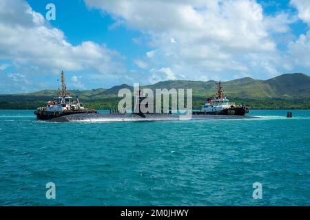 30 novembre 2022 - APRA Harbour, (null), Guam - le sous-marin de classe Los Angeles USS Key West (SSN 722) transite le port d'Apra à son retour aux États-Unis Base navale de Guam à la suite d'un déploiement régulier prévu, novembre. 18, 2022. Key West a mené des missions de surveillance, de formation et d'autres missions critiques dans la zone d'exploitation de la flotte américaine 7th. (É.-U. Photo de la marine par le lieutenant Eric Uhden) crédit : États-Unis Armée/ZUMA Press Wire Service/ZUMAPRESS.com/Alamy Live News Banque D'Images