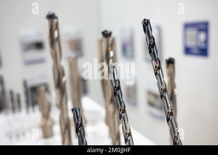 Outils spéciaux pour forets. Pinces coupantes de perçage. Perçage de la fonte d'acier métallique sur les machines cnc. Banque D'Images