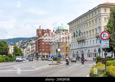 Promenade en front de mer (Riva Nazario Sauro), Trieste, région Friuli Venezia Giulia, Italie Banque D'Images