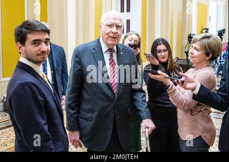 Washington, États-Unis. 06th décembre 2022. ÉTATS-UNIS Le sénateur Patrick Leahy (D-VT) parle avec des journalistes près de la Chambre du Sénat aux États-Unis Capitole. Crédit : SOPA Images Limited/Alamy Live News Banque D'Images