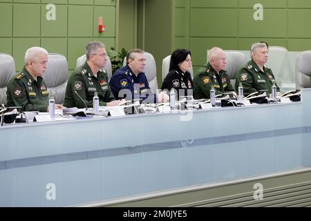 Moscou, Russie. 07th décembre 2022. Le ministre russe de la Défense, Sergei Shoigu, au centre (ne pas voir), s'exprime lors d'une réunion avec des officiers russes de haut niveau à Moscou, en Russie, le mardi, décembre. 6, 2022. Photo du bureau de presse du ministère de la Défense russe/upi crédit: UPI/Alay Live News Banque D'Images