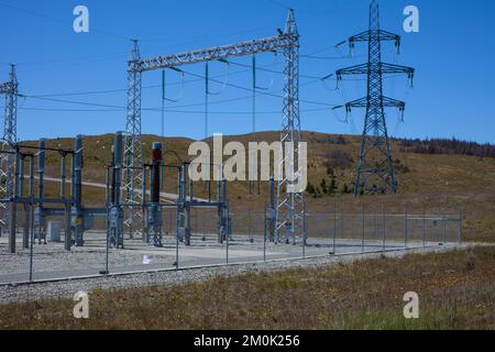 Un regard sur la vie en Nouvelle-Zélande : production d'énergie hydro-électrique à la centrale électrique de Tekapo B sur les rives du lac Pukaki, Twizel, Île du Sud. Banque D'Images