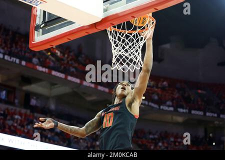 Madison, WI, États-Unis. 6th décembre 2022. Maryland Terrapins avant Julian Reese (10) fait un lapoup pendant le match de basket-ball NCAA entre les Terrapins du Maryland et les Badgers du Wisconsin au centre Kohl à Madison, WISCONSIN. Darren Lee/CSM/Alamy Live News Banque D'Images