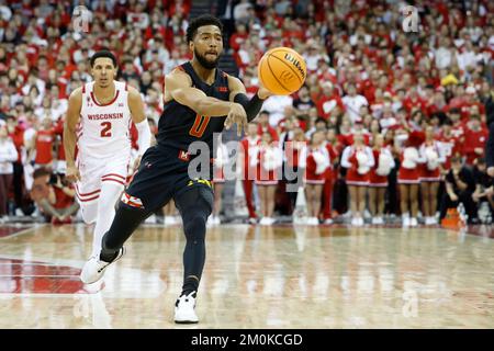 Madison, WI, États-Unis. 6th décembre 2022. Le garde des terrapins du Maryland Don Carey (0) passe le ballon pendant le match de basket-ball NCAA entre les terrapins du Maryland et les Badgers du Wisconsin au centre Kohl de Madison, WISCONSIN. Darren Lee/CSM/Alamy Live News Banque D'Images