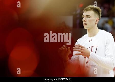 Madison, WI, États-Unis. 6th décembre 2022. Wisconsin Badgers avance Tyler Wahl (5) pendant le match de basket-ball NCAA entre les Terrapins du Maryland et les Badgers du Wisconsin au centre Kohl de Madison, WISCONSIN. Darren Lee/CSM/Alamy Live News Banque D'Images