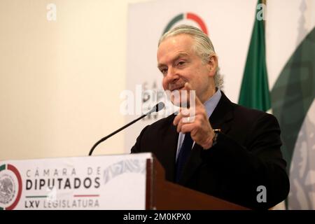 Non exclusif: 6 décembre 2022, Mexico, Mexique: Le président de la Chambre des députés mexicaine, Santiago Creel Miranda, lors d'une conférence de presse Banque D'Images