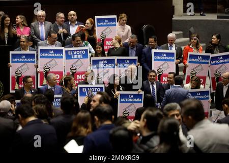 Non exclusif: 6 décembre 2022, Mexico, Mexique: Les législateurs du Parti d'action nationale au cours de la session sur l'avis de la poli électorale Banque D'Images