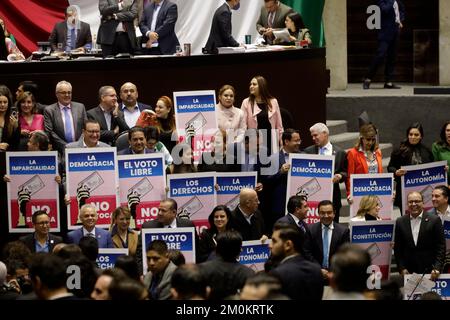 Non exclusif: 6 décembre 2022, Mexico, Mexique: Les législateurs du Parti d'action nationale au cours de la session sur l'avis de la poli électorale Banque D'Images