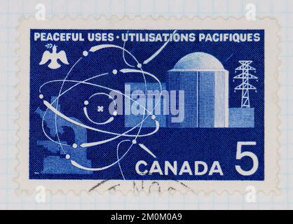 Photo d'un timbre-poste du Canada utilisations pacifiques de l'énergie atomique 1966 Banque D'Images