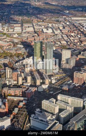 Une vue aérienne de la nouvelle tour blocs en construction à l'ouest du centre de Manchester City, nord-ouest de l'Angleterre, Royaume-Uni Banque D'Images