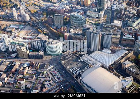 Une vue aérienne du centre de Manchester, montrant la gare Victoria, l'Arena et le bureau de Noma, nord-ouest de l'Angleterre, Royaume-Uni Banque D'Images