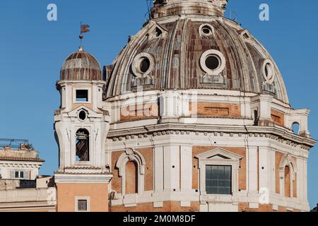 Rome, Italie - novembre 2022 : magnifique et emblématique architecture et dômes d'église dans la ville Banque D'Images