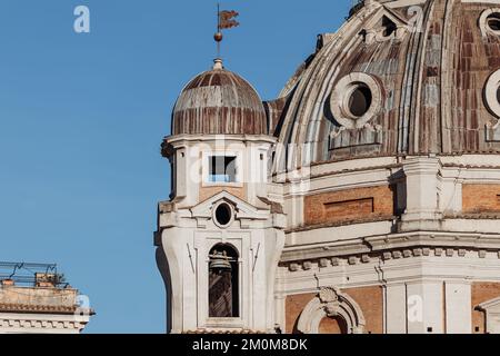 Rome, Italie - novembre 2022 : magnifique et emblématique architecture et dômes d'église dans la ville Banque D'Images