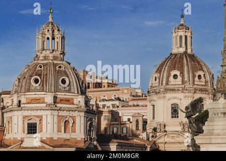 Rome, Italie - novembre 2022 : magnifique et emblématique architecture et dômes d'église dans la ville Banque D'Images