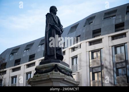 Mémorial de Gladstone en bronze sur le Strand dans le centre de Londres par HAMO Thorneycroft Banque D'Images