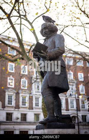 Statue de Samuel Johnson LLD, critique, essayiste, philologue, biographe, wit, poète, moraliste, dramaturge, écrivain politique, et talker. Banque D'Images