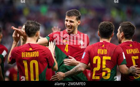 Doha, Qatar. 6th décembre 2022. Ruben Dias (Portugal), Bernardo Silva (Portugal), Otavio (Portugal), Raphaël Guerreiro (Portugal) Portugal - Suisse Banque D'Images