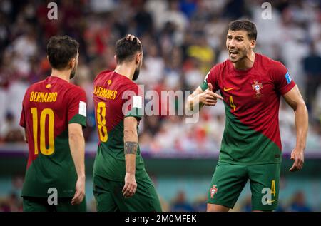 Doha, Qatar. 6th décembre 2022. Ruben Dias (Portugal), Bernardo Silva (Portugal), Bruno Fernandes (Portugal) Portugal - Suisse Portugal - Schweiz WO Banque D'Images