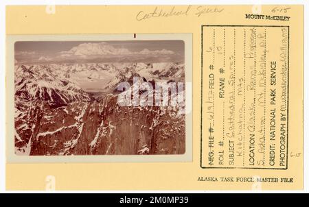 Cathédrale Spires Kichatna Mountain. Photographies du Groupe de travail de l'Alaska Banque D'Images