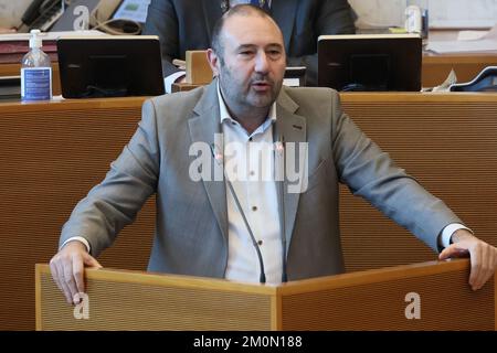 Le ministre wallon des pouvoirs locaux et du logement Christophe Collignon en photo lors d'une session plénière du Parlement wallon à Namur, le mardi 06 décembre 2022. BELGA PHOTO BRUNO FAHY Banque D'Images