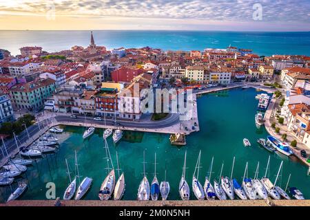 Ville de Grado pittoresque canal central port vue aérienne coucher de soleil, Friuli-Venezia Giulia région de l'Italie Banque D'Images