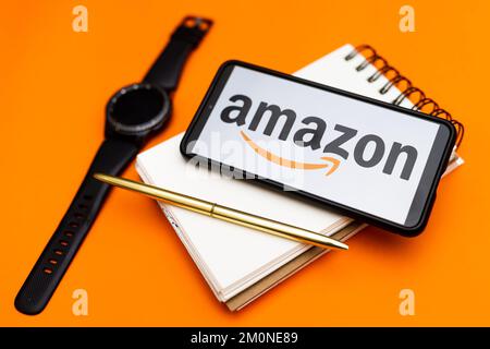 Pologne. 07th décembre 2022. Sur cette photo, un logo Amazon apparaît sur un smartphone. (Photo de Mateusz Slodkowski/SOPA Images/Sipa USA) crédit: SIPA USA/Alay Live News Banque D'Images