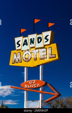 Sands Motel signe le long de la route 66 à Grants, Nouveau-Mexique, États-Unis [aucune autorisation de propriété; licence éditoriale seulement] Banque D'Images