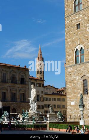Neptune, Fontaine de Neptune Fontana del Nettuno, sur la Piazza della Signoria, Florence, Toscane, Italie, Europe Banque D'Images