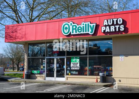 Redmond, WA, Etats-Unis - 13 mars 2022; magasin de pièces automobiles O'Reilly avec enseigne sur auvent rouge Banque D'Images